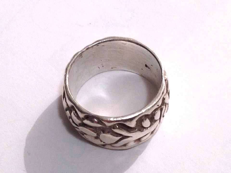 Vtg. HandCarved Mexican Wide Mayan Sterling Silver Ring - Image 4 of 4