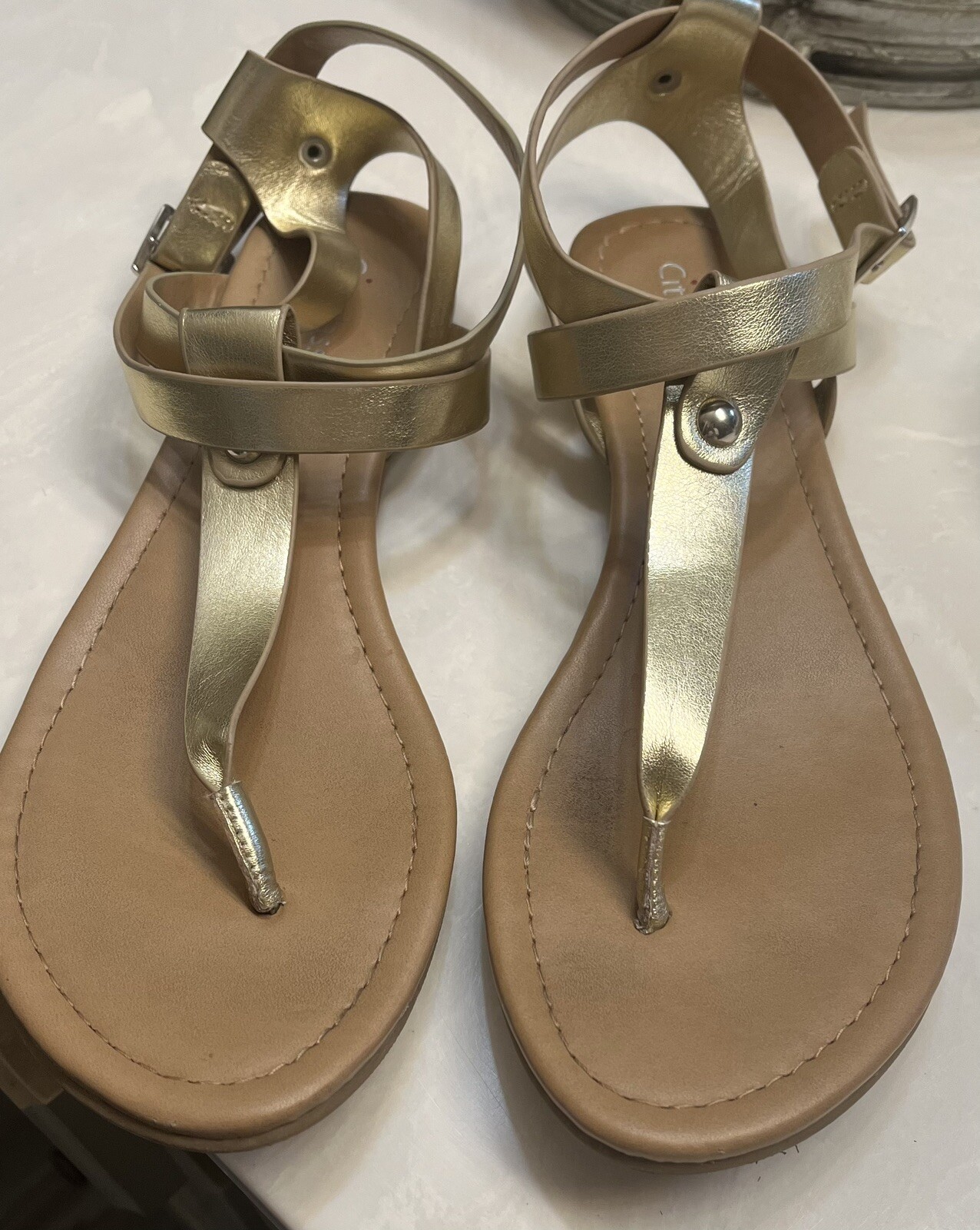 size 8 gold sandals
