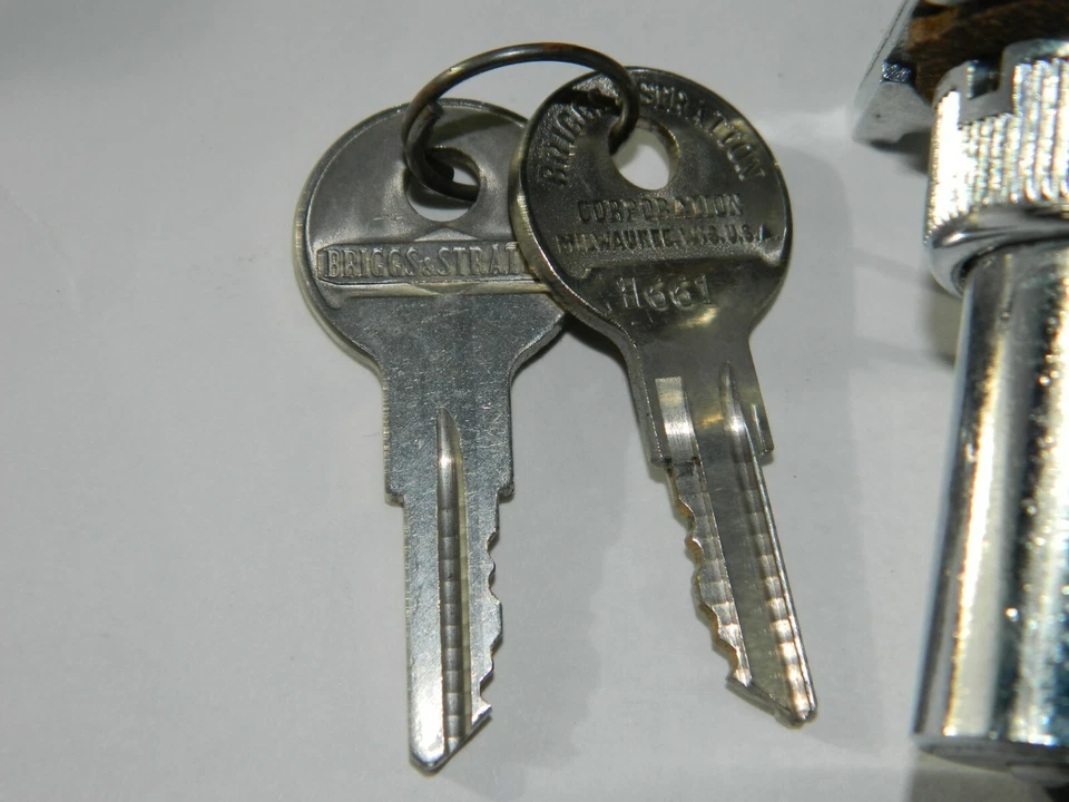 Vintage Briggs & Stratton Chrome Lock / Switch w/ 2 H661 keys Nema 4-13 A3 Cam 1 - Image 2 of 4
