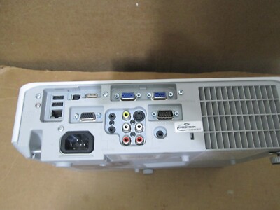 Hitachi CP-X3030WN 3LCD Projector 3200 ANSI LUMENS Only 377 Lamp