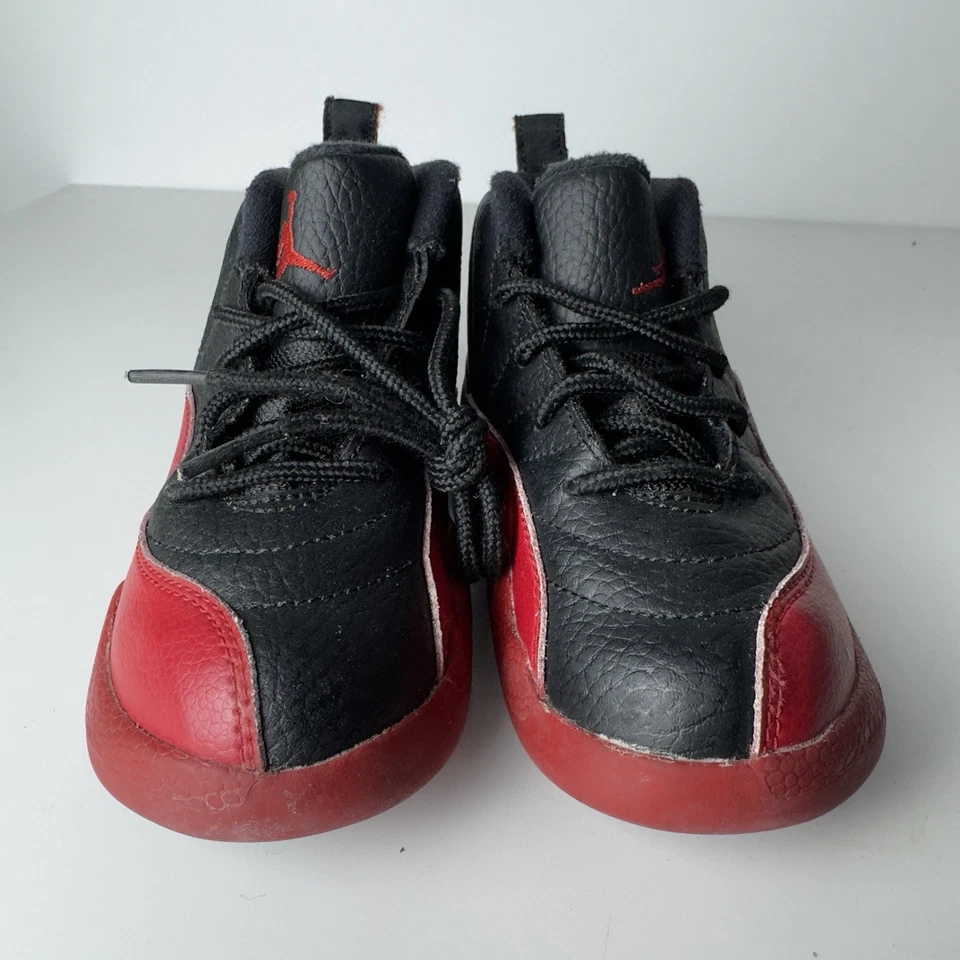 Zapatillas Nike Air Jordan 12 Retro Flu 2016 TD 850000-002 para niños pequeños 10C negras rojas Foto 3 de 4