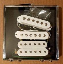 3 Micros Guitare SQUIER Stratocaster , Configuration HSS