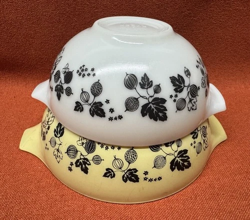 VTG Pyrex Black Gooseberry Cinderella Mixing Nesting Bowls Set Pair 444 & 443
