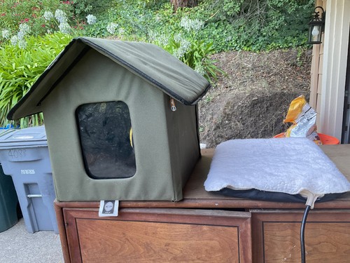 K&H Pet Products Heated Outdoor Cat House