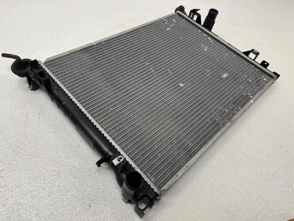 Radiador de refrigeración de motor CHRYSLER 300 6.1 2005-2010 mercado de accesorios de alta resistencia Foto 2 de 4