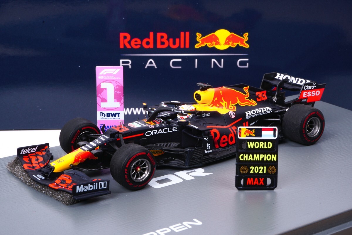 Max Verstappen Red Bull RB16B Speciale Abu Dhabi Campione Del Mondo 2021 - 1:43