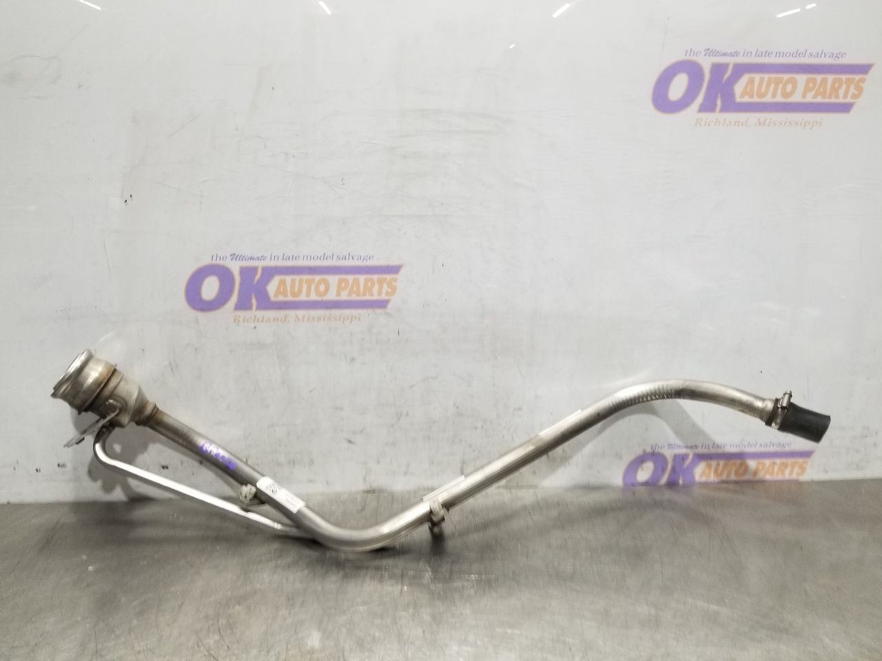 Maserati Levante 2022-2022 Fuel filler neck