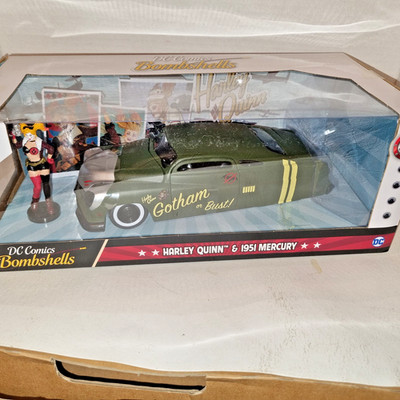 Jada 1:24 DC Comics Bombshells Harley Quinn Figur & 1951 Mercury   OVP
