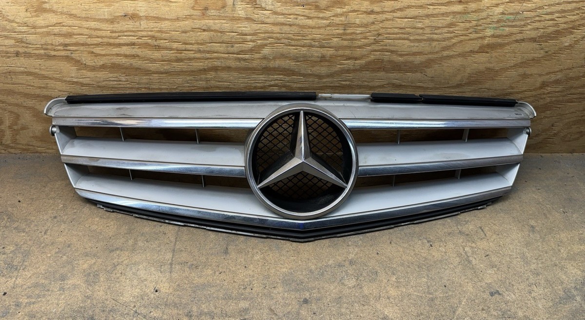 2008 to 2011 Mercedes-Benz W204 C300 C350 Front Grille Grill OEM