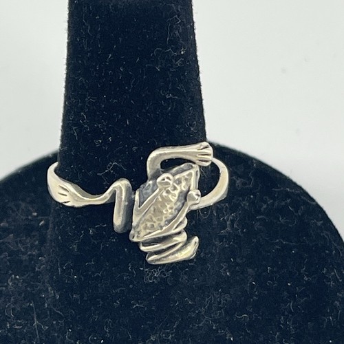 Frog Ring Sterling Silver Size 8 Collectible Animal Dainty - Picture 2 of 4