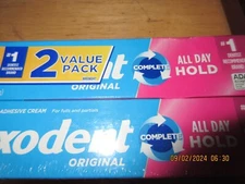 2-pack Fixodent Original all day hold