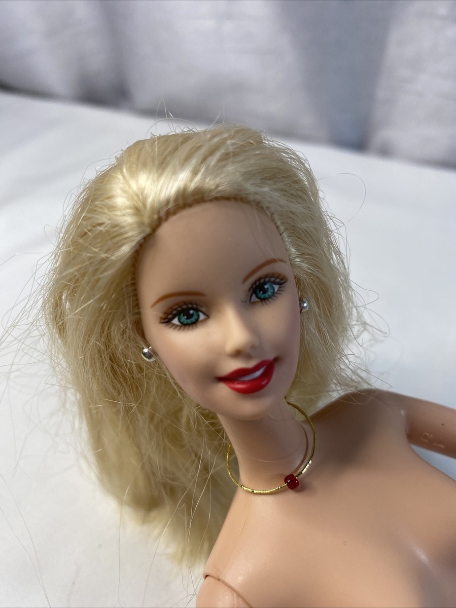 Vintage 1990's Barbie Fashion Doll Blonde 90's Mattel 1998 Xmas