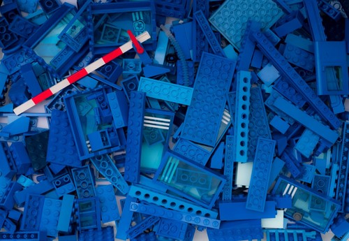Blue Lego bricks, Mixed Lot, Good Clean Condition, Vintage Parts, 500g - Picture 3 of 3