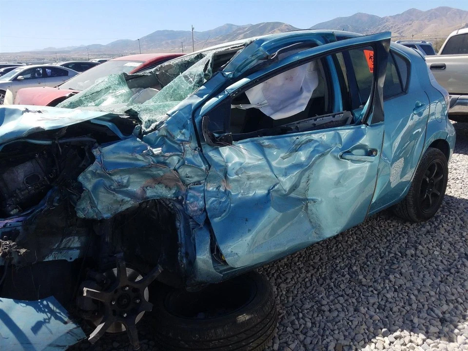 Used Power Steering Pump fits: 2012 Toyota Prius Prius C VIN B3 7th and 8th digi - Image 2 of 4