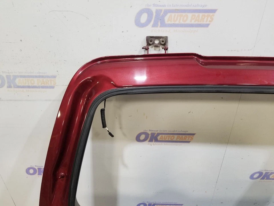 03 2003 GMC YUKON SLT DECKLID MAROON GLASS NOT INCLUDED Foto 3 de 4