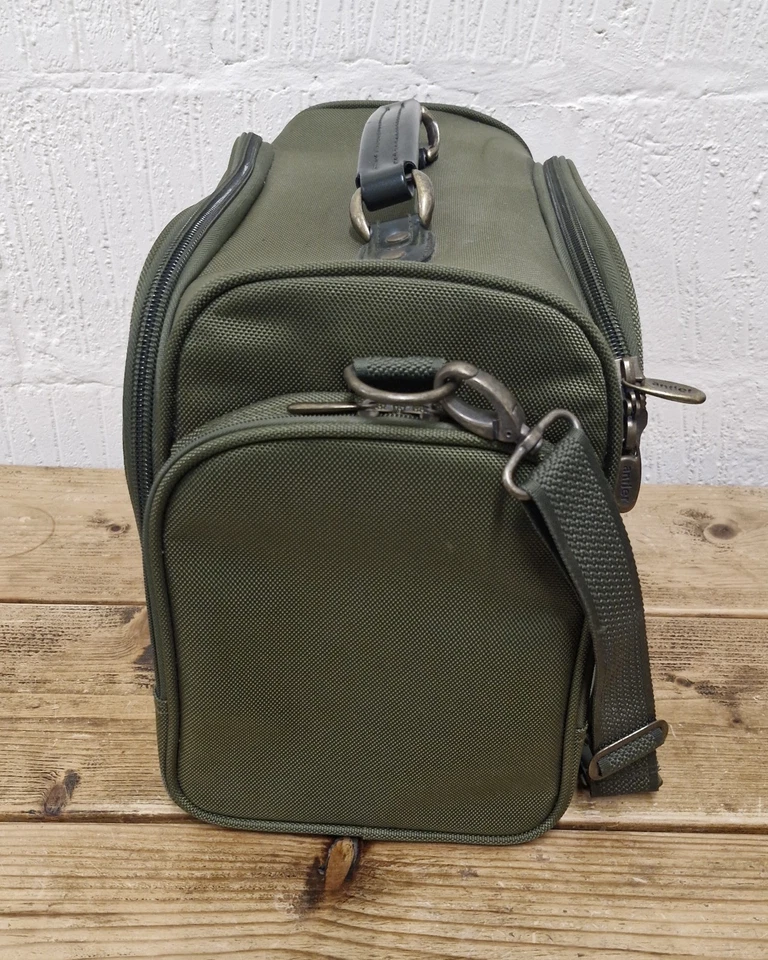 Antler Green Travel Bag with Shoulder Strap 44cm x 31cm x 23cm - Image 4 of 4