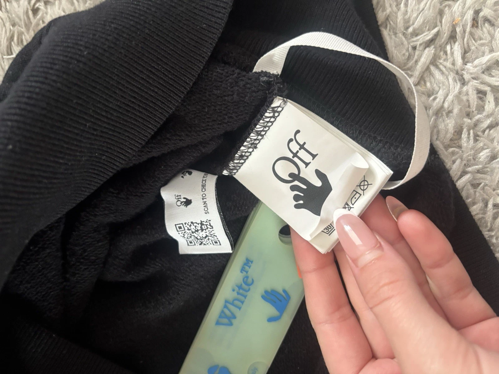 Felpa con cappuccio Off White mona lisa nera con etichette di autenticazione reali. Prezzo consigliato £476!