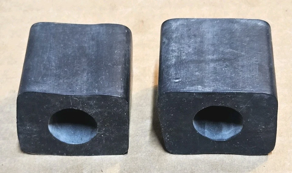 (2) 1951 - 56 Packard Front Sway Bar 橡胶衬套 419741 全新开箱 — 第 2/4 张图片