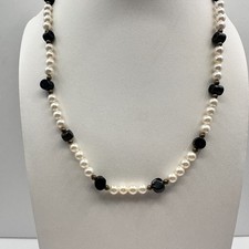 Vintage 90s Cream Pearl & Black Onyx Style Bead Necklace Boho Classic Jewelry