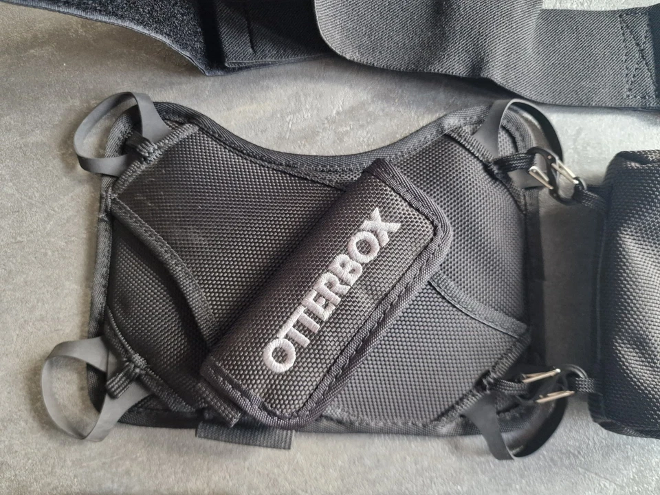 OtterBox Utility Latch II with Accessory Bag for 7-9 inch Tablet, Black, Non-Ret - Image 3 of 4