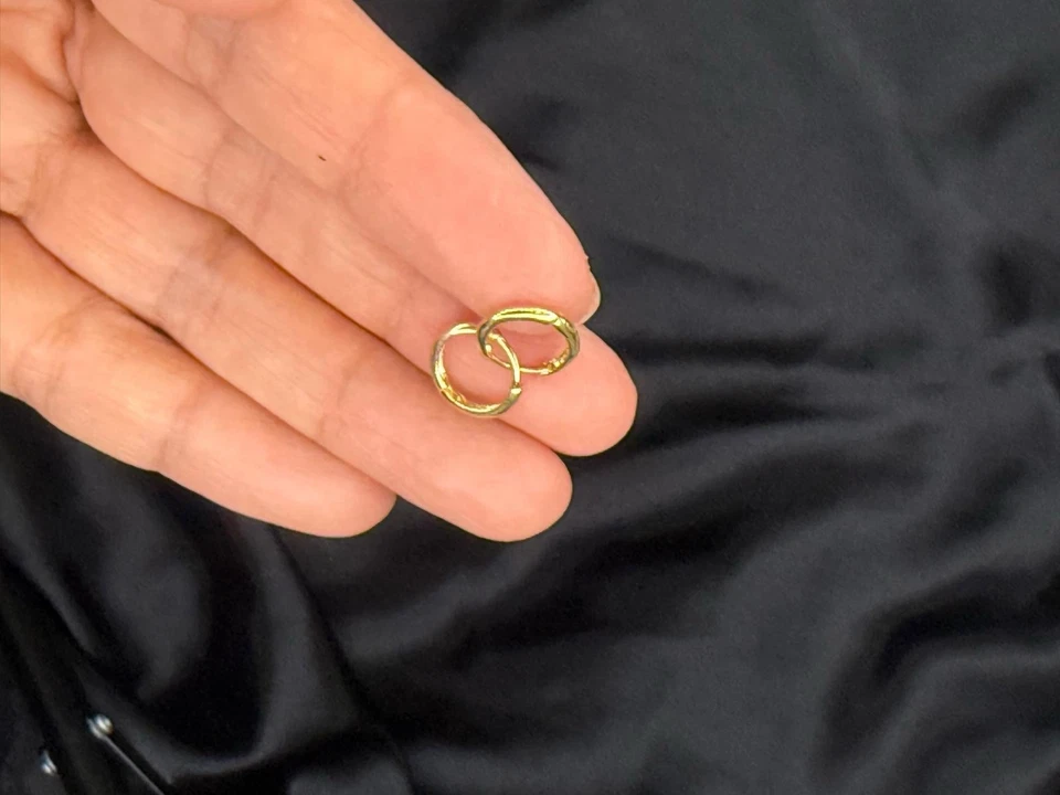 Маленькие серьги-кольца из 18-каратного золота — чистое золото — 1,1 г - Изображение 2 из 4