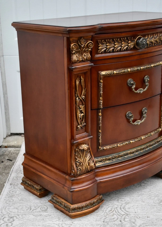 Cofre de soltero vintage tallado estilo renacentista italiano Pulaski caoba Foto 4 de 4