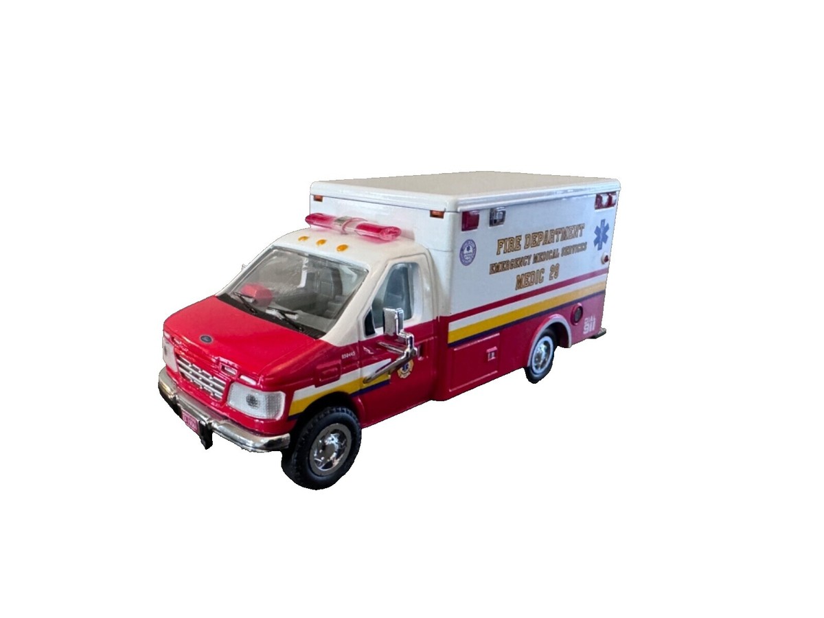 未使用 CODE3 AMBULANCE DIE CAST ミニカー CODE 3 EMS CHICAGO FIRE DEPT FORD E 350 AMBULANCE #12056