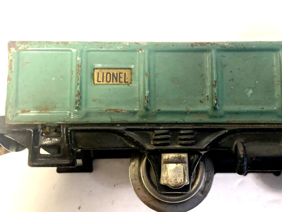 PREWAR LIONEL #902 O GAUGE TIN PLATE GONDOLA CAR with BARRELS - Image 2 of 4