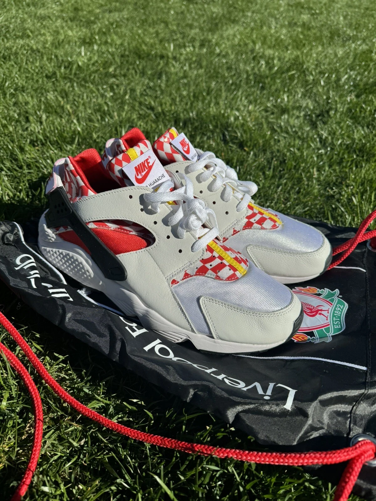 Taglia 12 Nike Liverpool FC x Air Huarache Premium QS bianche