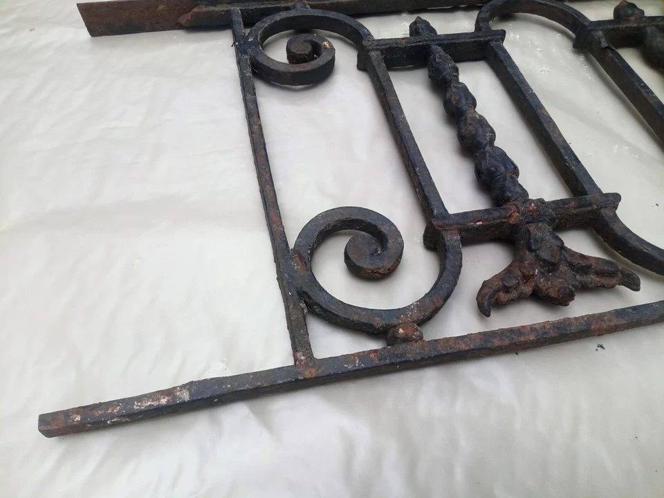 110 / 82 cm - Ancien garde corps de fenetre, en fonte - Photo 2/4