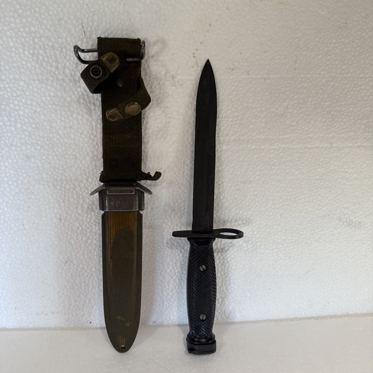 ORIGINAL VINTAGE US MILITARY M7 UNMARKED KNIFE BAYONET AND M8A1