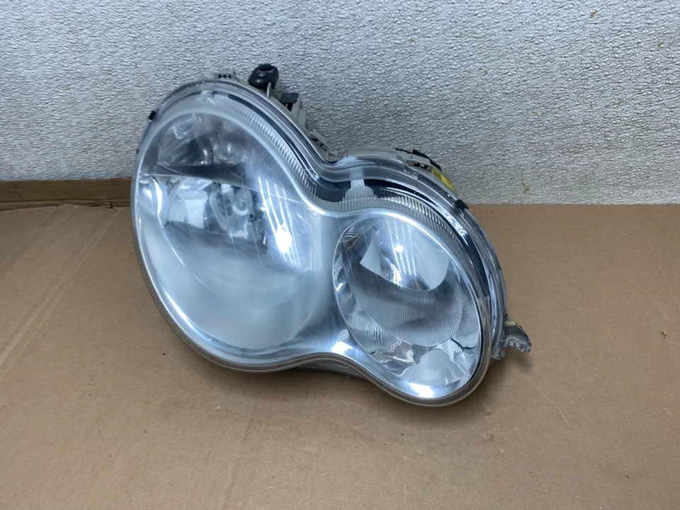 Faro lateral derecho pasajero Mercedes-Benz Clase C 2005 a 2007 OEM U8234 DW Foto 2 de 4
