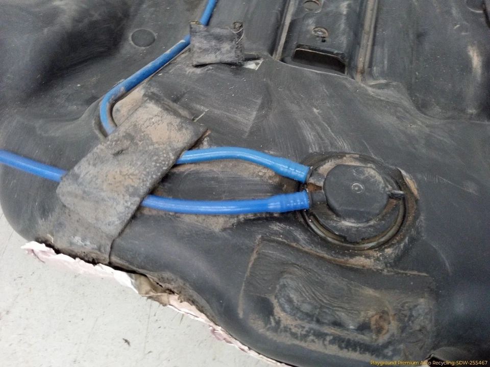 Volvo XC70 V70 Fuel Gas Storage Reservoir Tank Fits 2001-2007 01 02 03 04 05 06 Foto 4 de 4