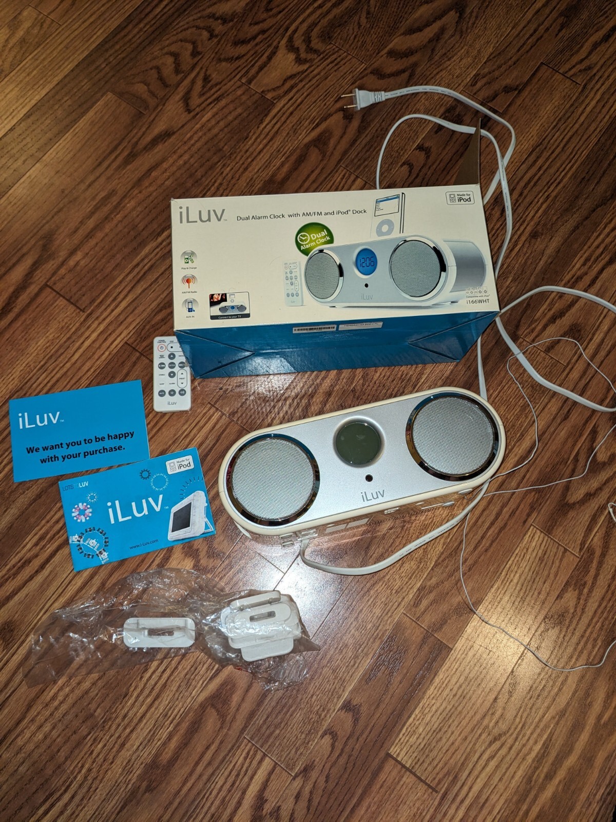 iLuv Dual Alarm Clock with AM/FM and iPod Dock
