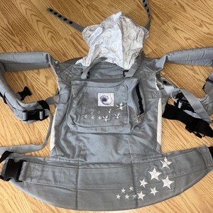 Ergo Baby Carrier Newborn Insert Pocket Gray