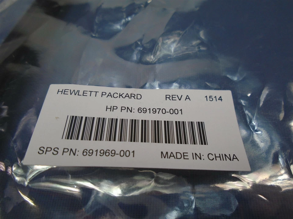 HP 691969-001 691970-001 Ext 0.5m (1ft) Mini-SAS HD 4x to Mini-SAS HD 4x Cable - Image 2 of 4