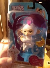 NEW Authentic Fingerlings Interactive Baby Monkey Sophie White w/Pink Hair NIP