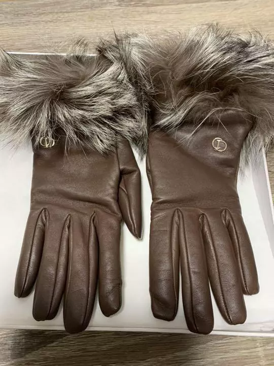 Gants Christian Dior avec fourrure cuir véritable, usage unique, avec marque boîte,