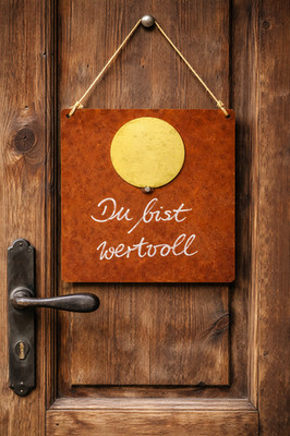 Spruchtafel, ''Du bist wertvoll'', Edelrost