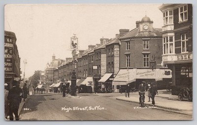 RPPC High Street Sutton Surrey 1910er Geschäfte Hahn Hotel Straßenbahn Radfahrer