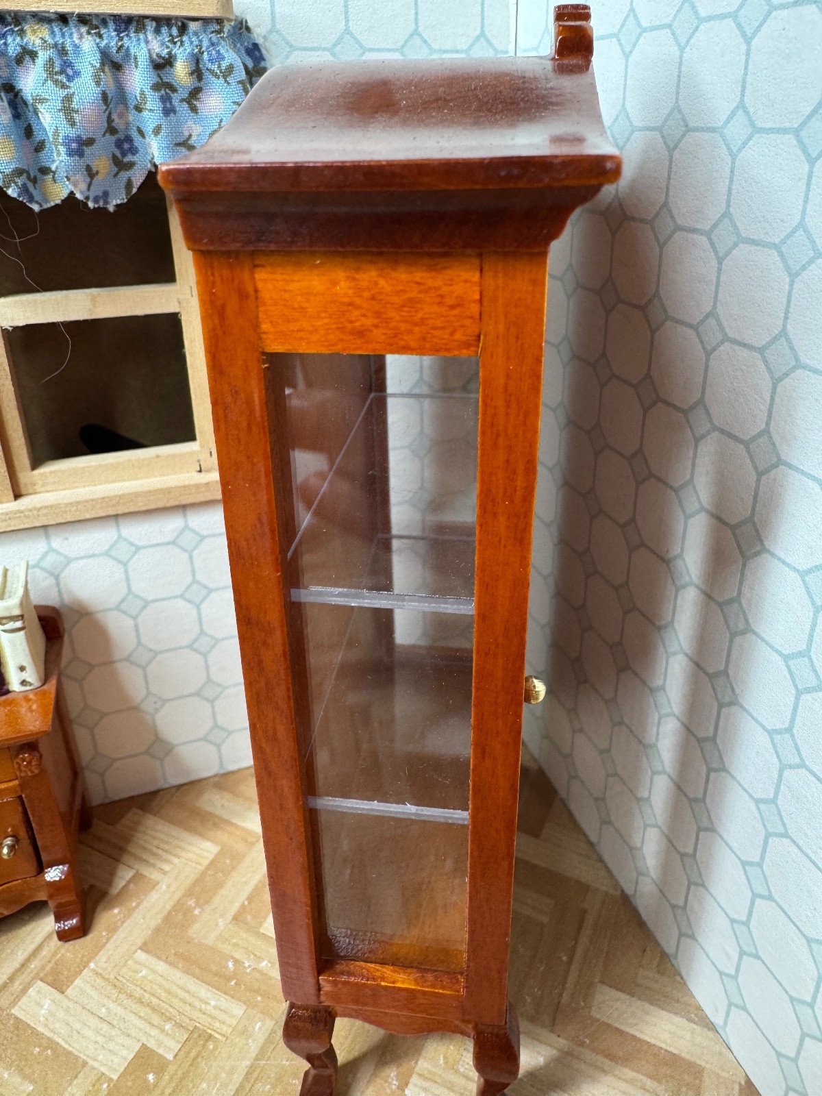 Germany Dollhouse Miniatures Reutter Porcelain Cabinet & Side Table