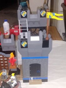 2004 VINTAGE LEGO DUPLO 4777 KNIGHTS CASTLE INCOMPLETE(READ DETAILS) HTF GUC
