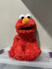 Sesame Street Love To Hug ELMO Singing Talking 14" Plush Bilingual Hasbro