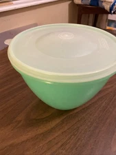 Vtg Tupperware 679-3 Green Crisp It Lettuce Keeper With Lid. No Spike