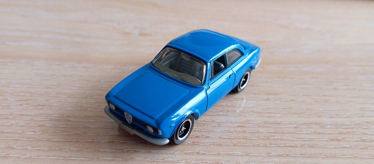 ミニカー 1965 ALFA ROMEO GIULIA SPRINT GTA 1/18 1965 Alfa Romeo Giulia Sprint GTA 1:18 - YouTube