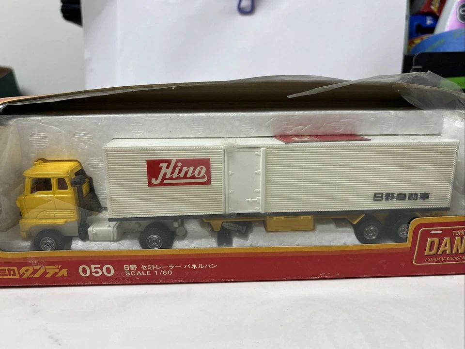 Tomica Dandy 050 amarillo Hino semirremolque panel furgoneta escala 1/60 RARO Foto 2 de 4