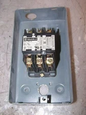 SQUARE D 40 AMP ENCLOSED CONTACTOR 24V COIL 600 VAC 3 POLE 15 HP 8910DPA33