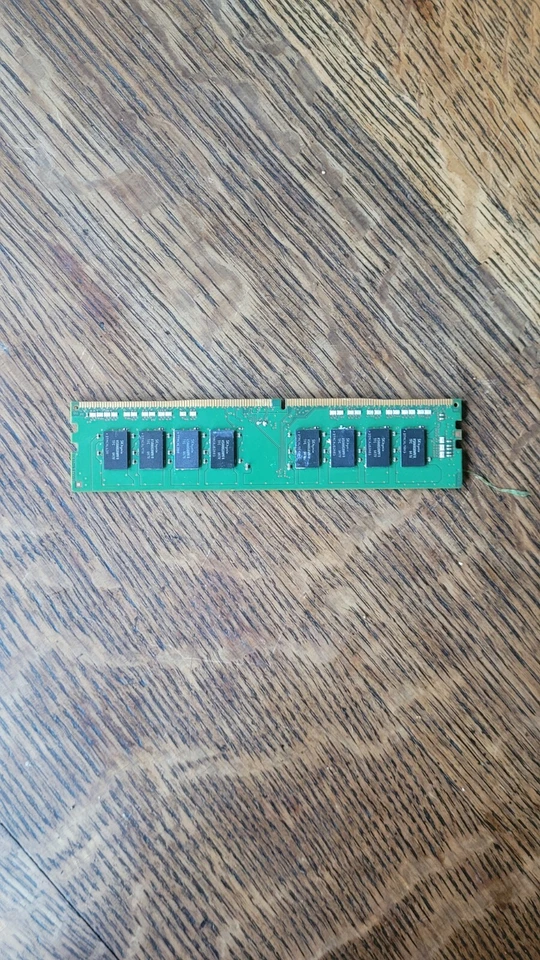 SK Hynix 16GB DDR4 PC4-2133P Memory Module (HMA82GU6MFR8N-tf) | Korea RAM - Image 2 of 3