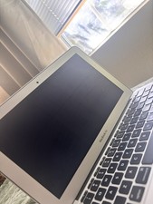 MacBook Air 11-inch, Mid 2013 Model A1465 EMC 2631 W/ Charger