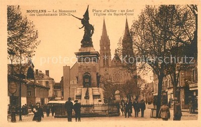 Moulins Allier Le Monument des Combattants Place d Allier au fond Eglise du Sacr